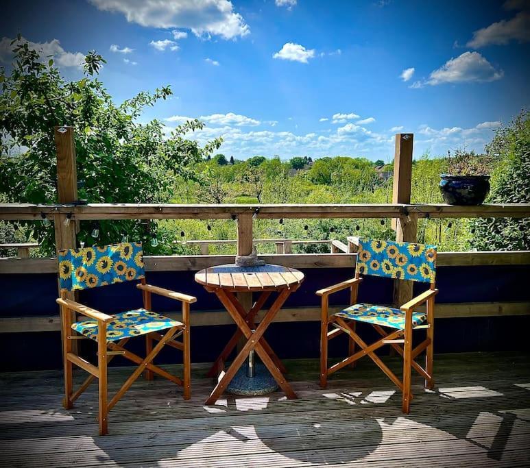 Countryside In The Town. Apartment Shrewsbury Bagian luar foto