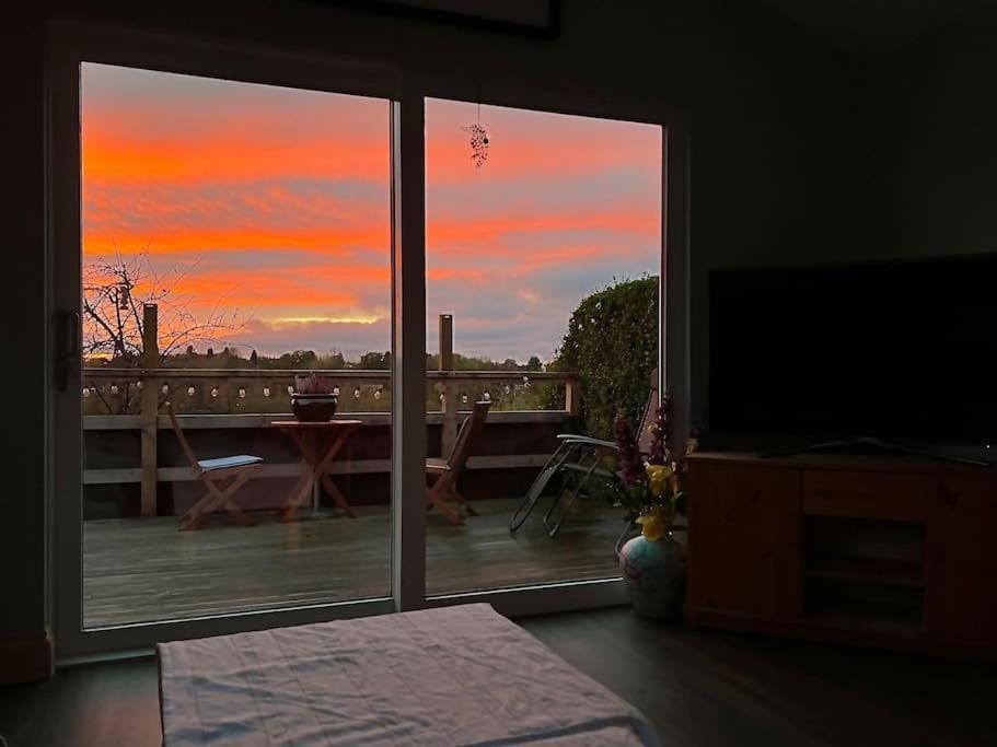 Countryside In The Town. Apartment Shrewsbury Bagian luar foto