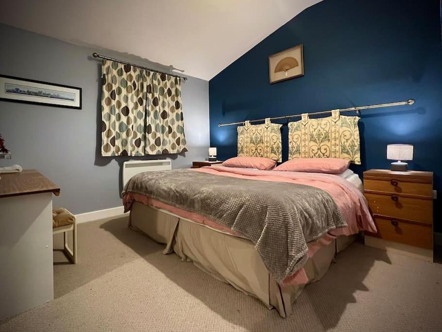 Countryside In The Town. Apartment Shrewsbury Bagian luar foto