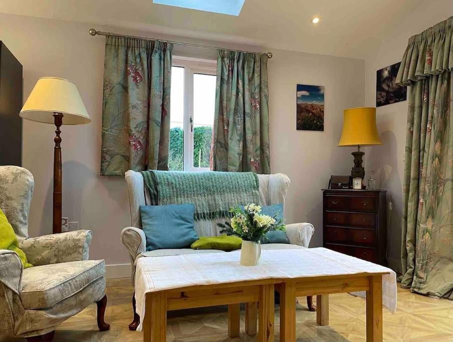 Countryside In The Town. Apartment Shrewsbury Bagian luar foto